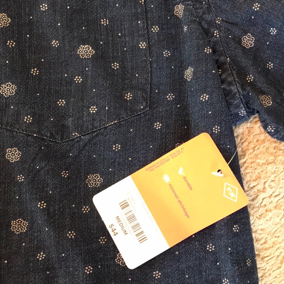 NWT St. John’s Bay Navy Button Up - Picture 4 of 6